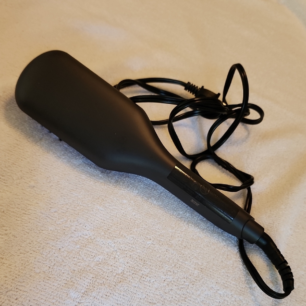 Remington Black and Pink Hair Straightening Brush - Picture 7 of 8